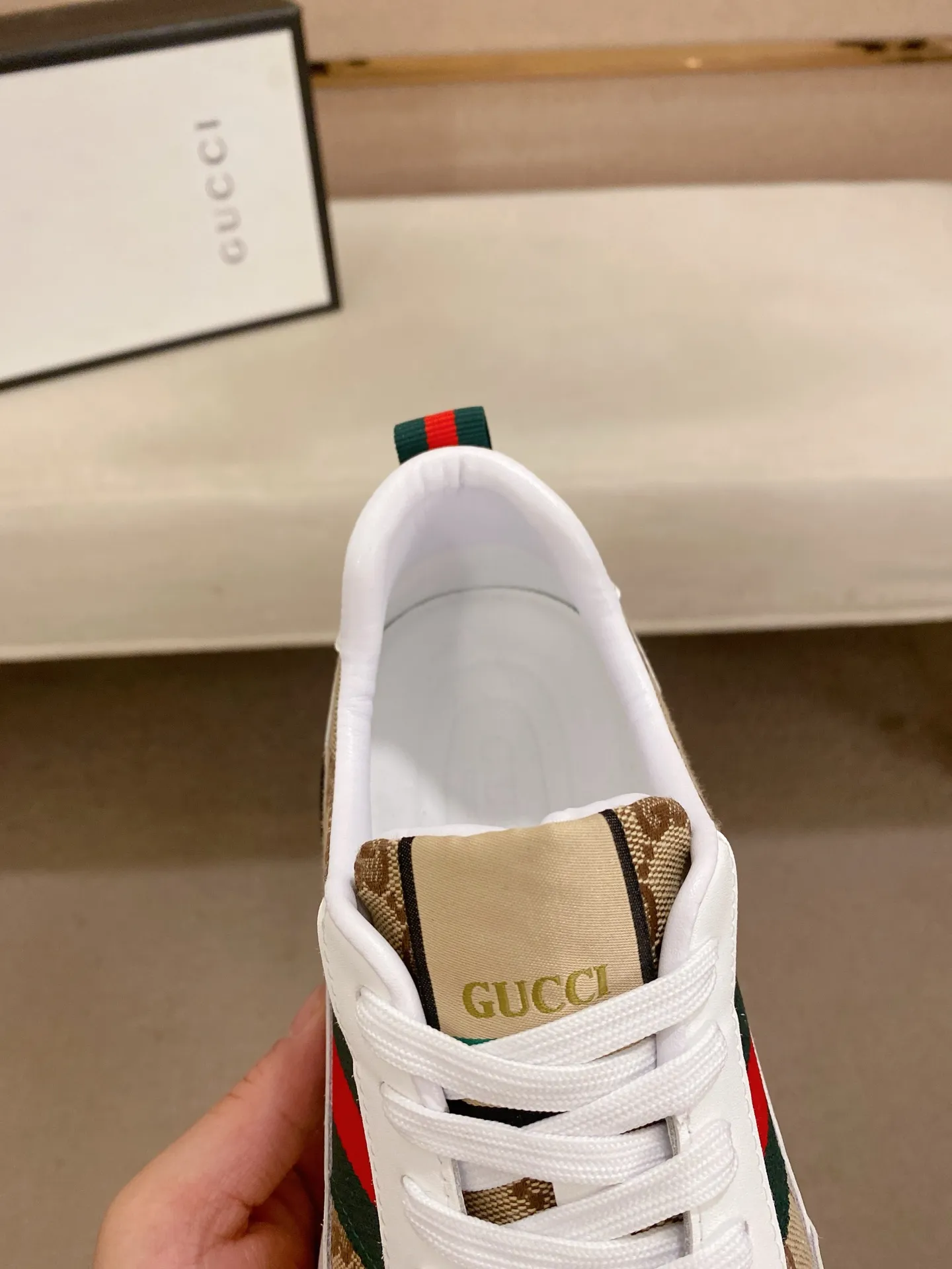 Men's shoes 💰 462💰The new GUCCI (Gucci) counters are launched simultaneously. The new men's shoes, 😘fabrics are selected from imported cowhide, and the lining is sheepskin lining. 👍🏿 High-end ☄️ air-cushion molded anti-slip rubber outsole, exquisite lines, simple and elegant, comfortable and high-end for leisure travel. Code number: 38 to 44 (45 can be customized and cannot be returned or exchanged)